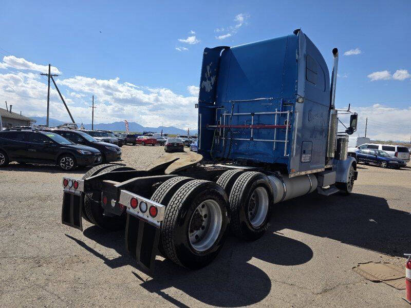 2001 Freightliner Conventional XL