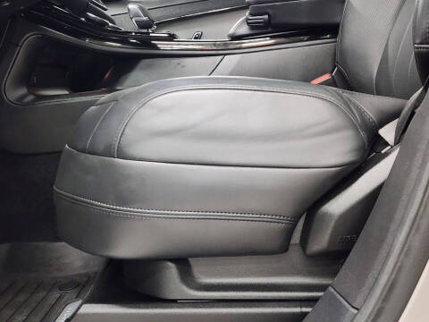 2023 Land Rover Range Rover Sport P360 SE