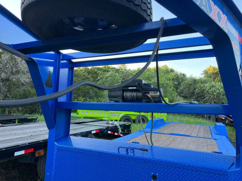 2024 RAWMAXX 28FT GOOSE TILT