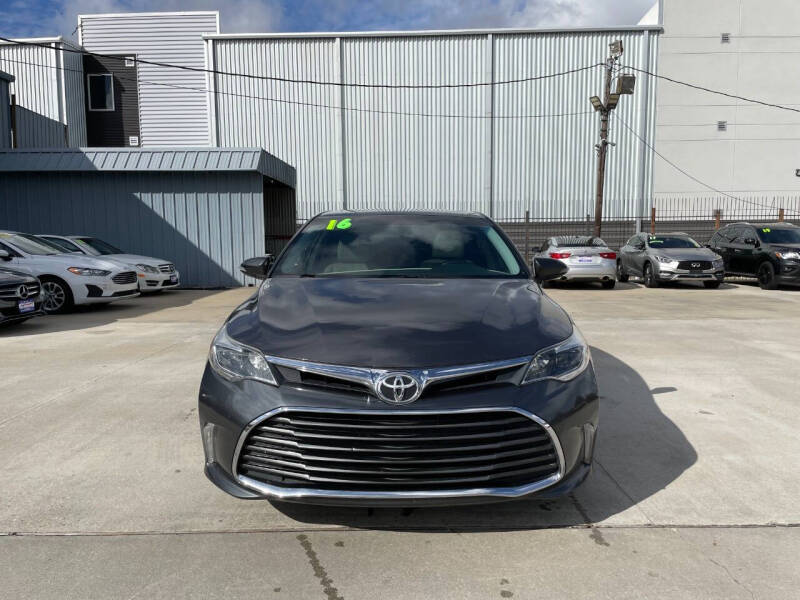 2016 Toyota Avalon XLE Plus photo 2