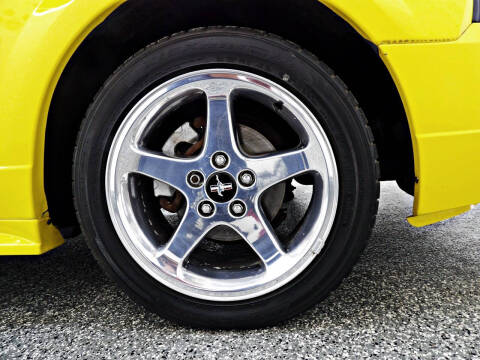 2004 Ford Mustang GT Deluxe