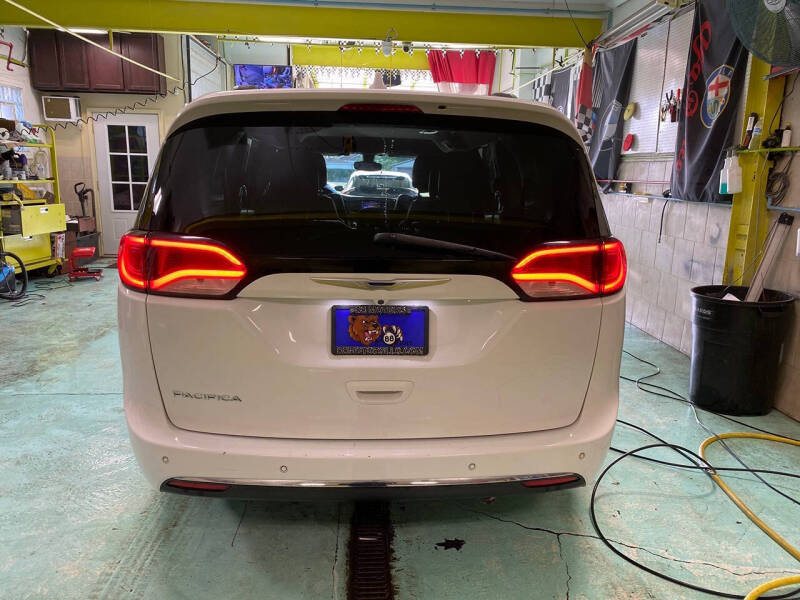 2017 Chrysler Pacifica Touring-L Plus