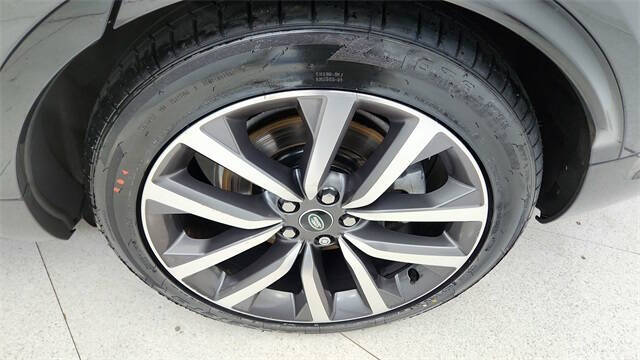 2024 Land Rover Discovery P300 Dynamic SE