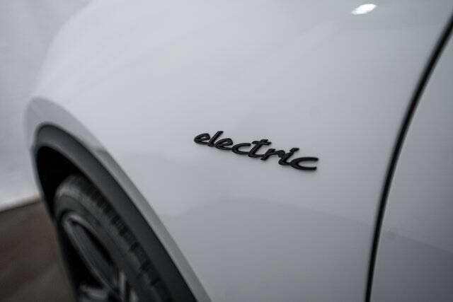 2025 Porsche Macan Turbo Electric