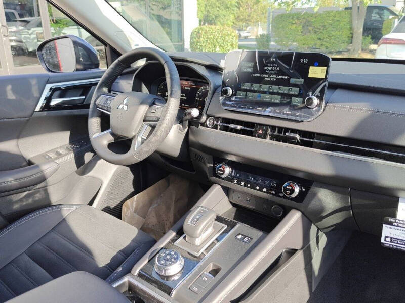 2025 Mitsubishi Outlander PHEV SE