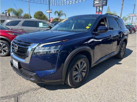 2022 Nissan Pathfinder SV