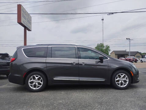 2017 Chrysler Pacifica Touring-L Plus