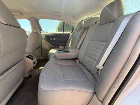 2011 Ford Taurus SE