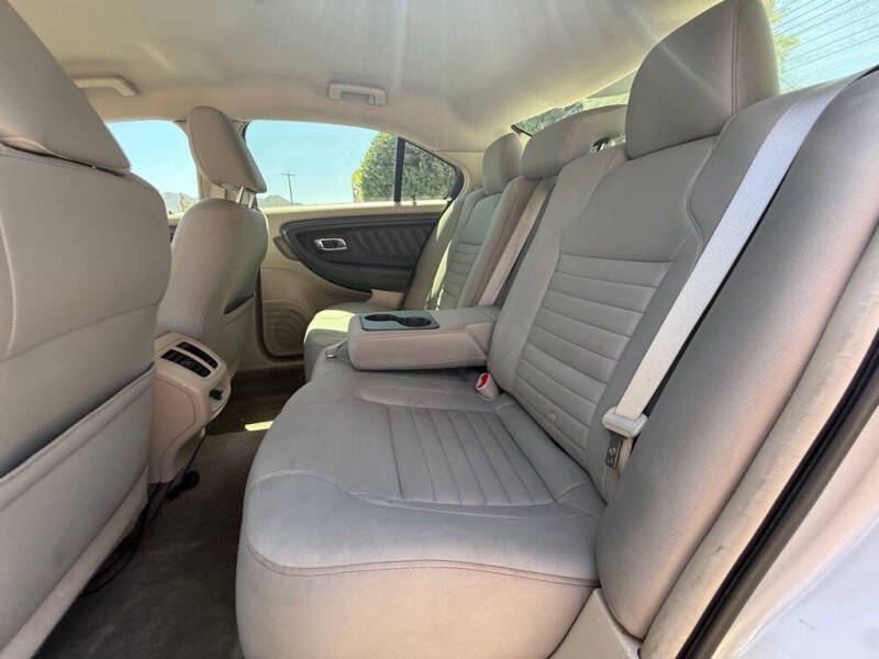 2011 Ford Taurus SE