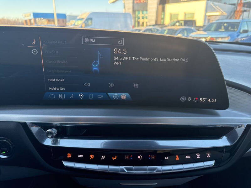 2024 Cadillac LYRIQ Luxury 1