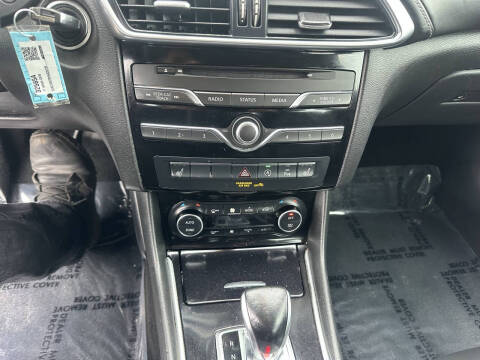 2017 Infiniti QX30 Premium