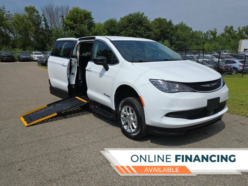 2024 Chrysler Voyager LX's photo