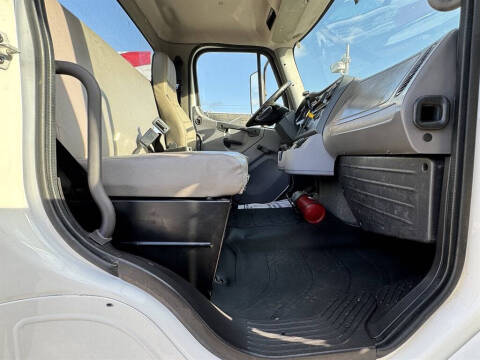 2018 Freightliner M2 106