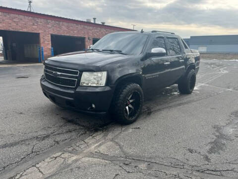 2009 Chevrolet Avalanche for sale at The Car Mart in Milford IN