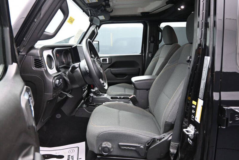 2025 Jeep Gladiator NightHawk