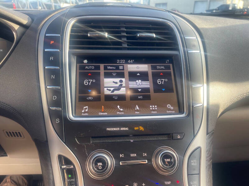 2019 Lincoln Nautilus Select