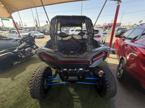 2022 Polaris Razor