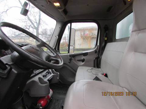 2012 Freightliner M2 106