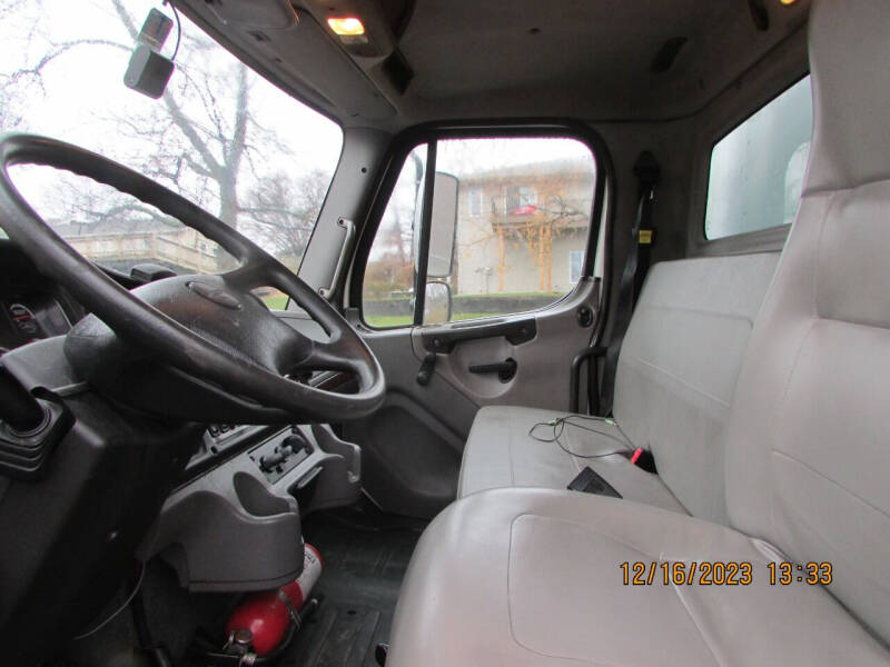 2012 Freightliner M2 106