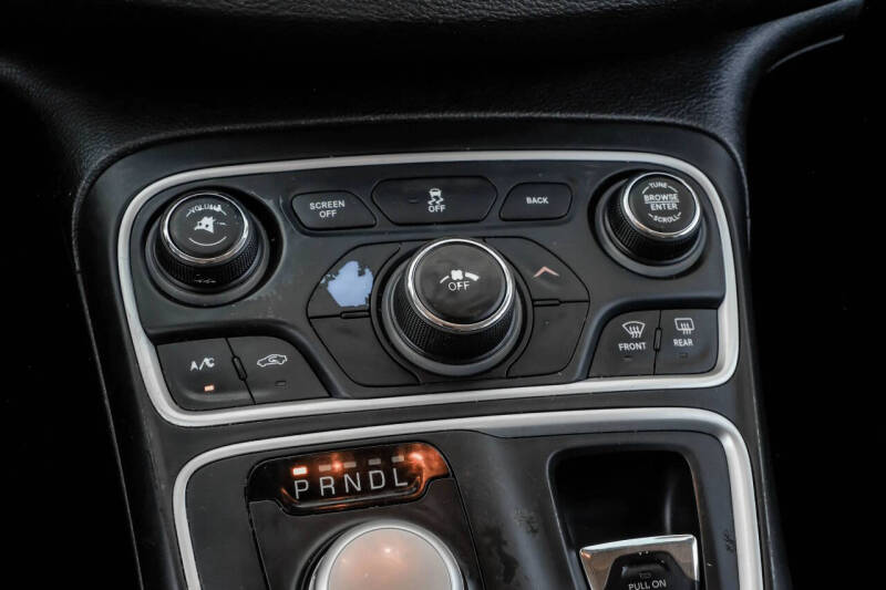 2017 Chrysler 200 Limited Platinum