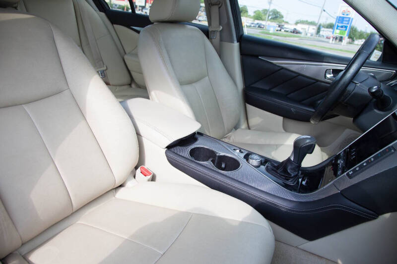 2015 Infiniti Q50 Premium