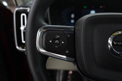 2023 Volvo XC40 B5 Ultimate Dark Theme