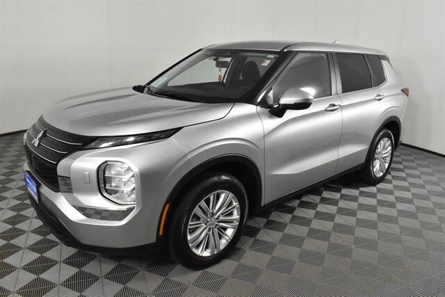 2024 Mitsubishi Outlander ES