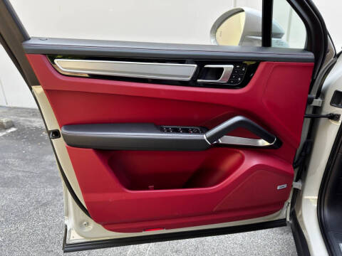 2022 Porsche Cayenne Turbo S E-Hybrid