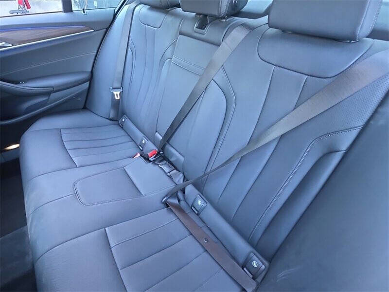 2022 BMW 5 Series 530i