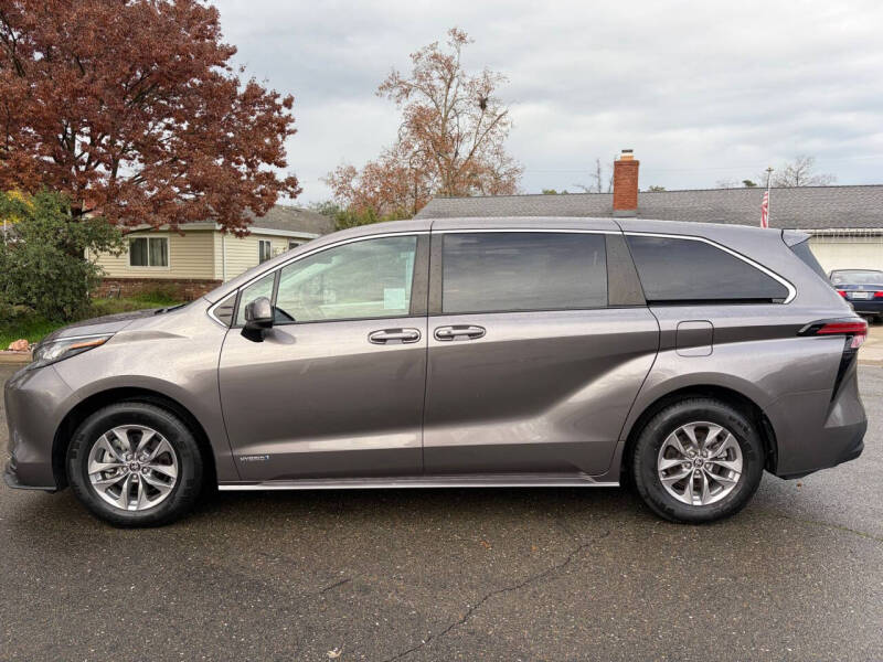 2021 Toyota Sienna LE 8-Passenger