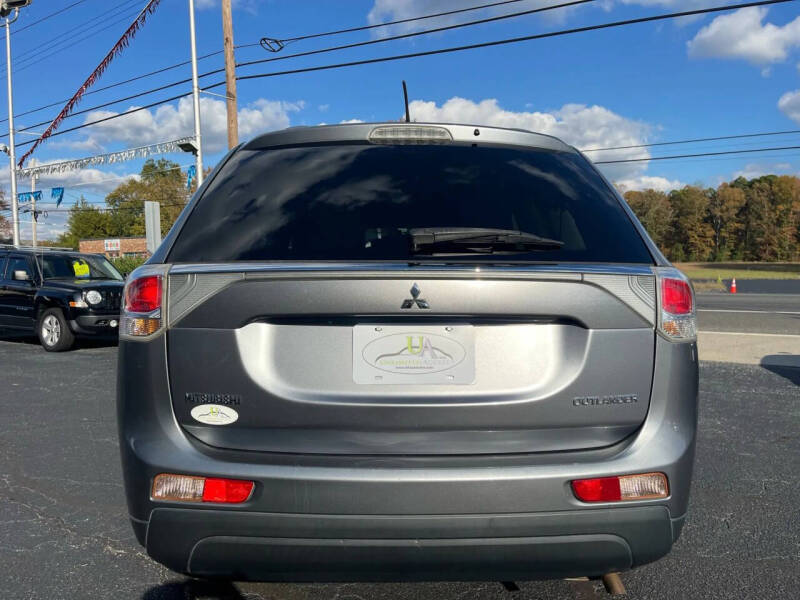 2014 Mitsubishi Outlander ES