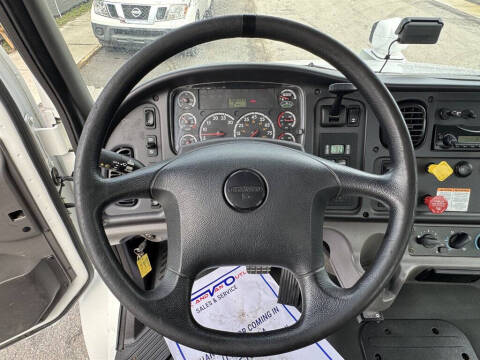 2015 Freightliner M2 106