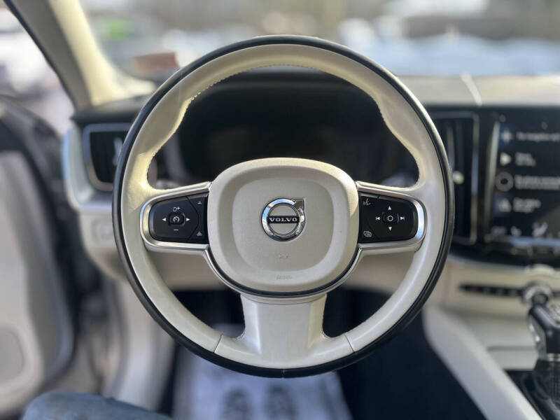 2019 Volvo XC60 T5 Momentum