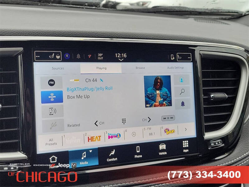 2026 Chrysler Pacifica Select