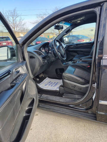 2014 Chrysler Town and Country S