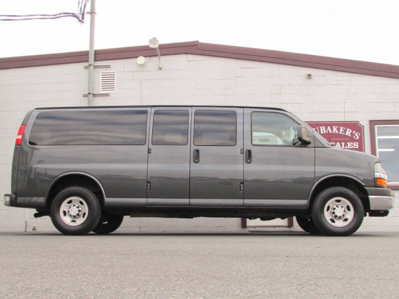 2016 Chevrolet Express Passenger LS's photo