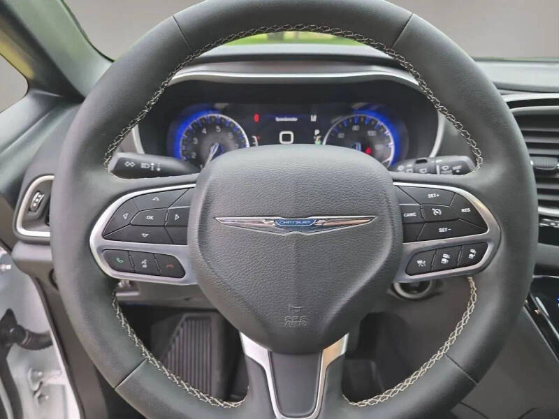 2025 Chrysler Voyager LX