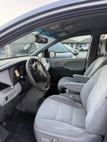 2015 Toyota Sienna LE 8-Passenger