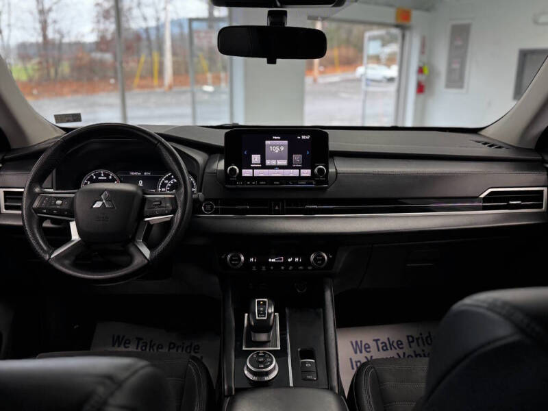 2023 Mitsubishi Outlander SE Special Edition