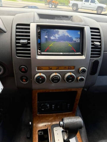 2005 Nissan Pathfinder LE