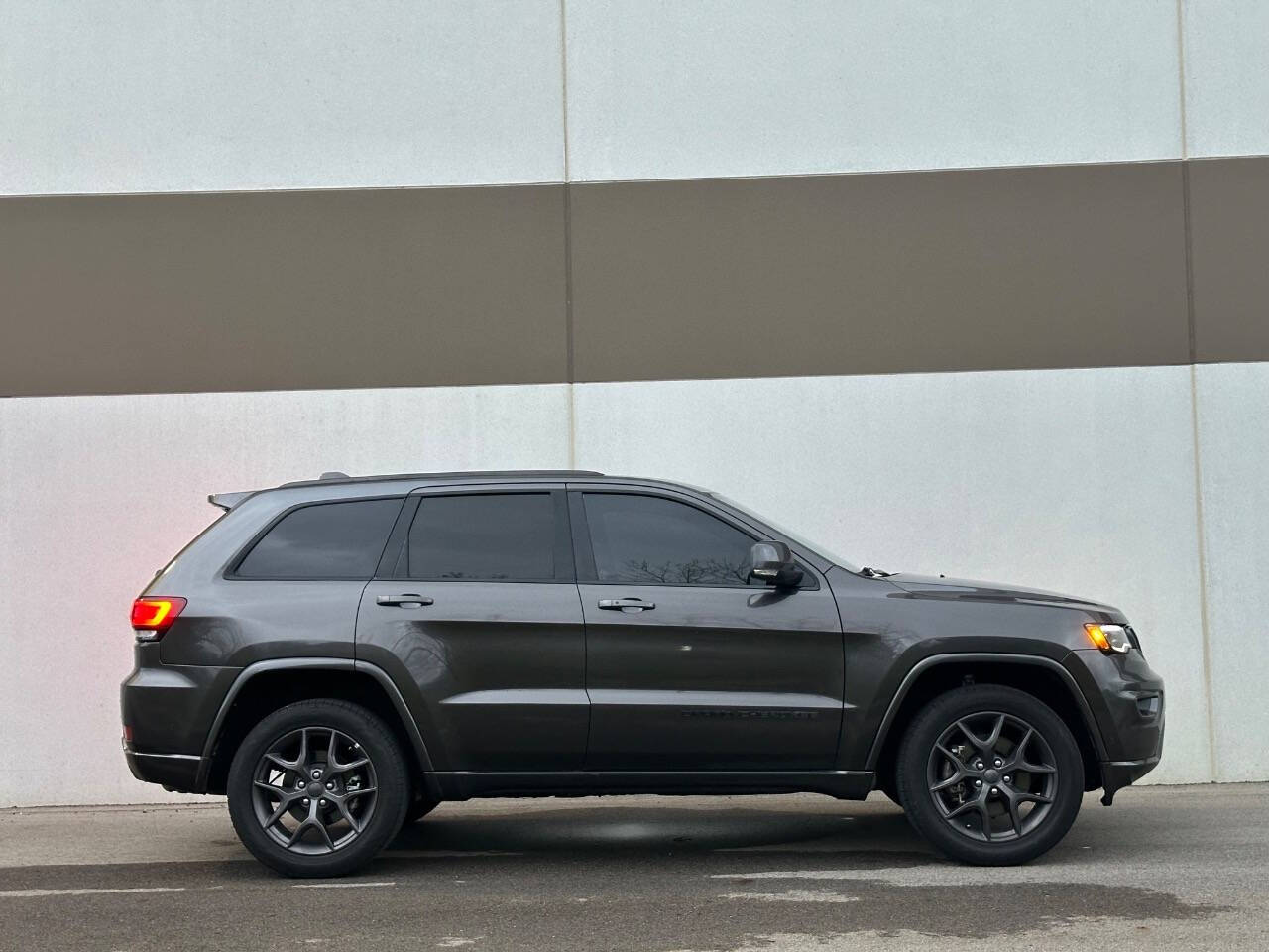 2021 Jeep Grand Cherokee for sale at Phoenix Motor Co in Romulus, MI