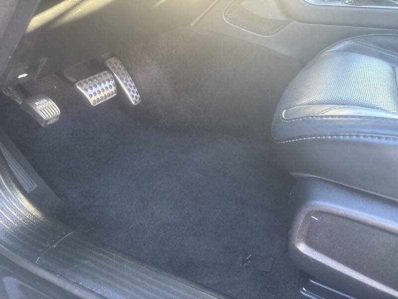 2016 Dodge Challenger SXT Plus