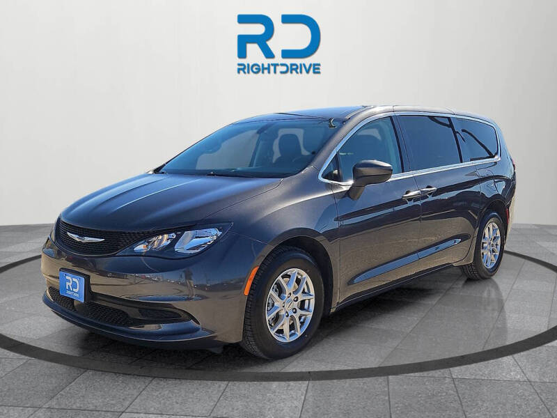 2022 Chrysler Voyager LX