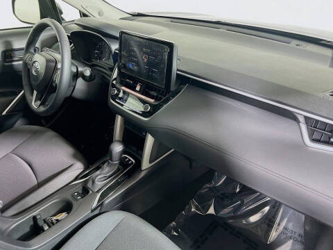 2025 Toyota Corolla Cross LE
