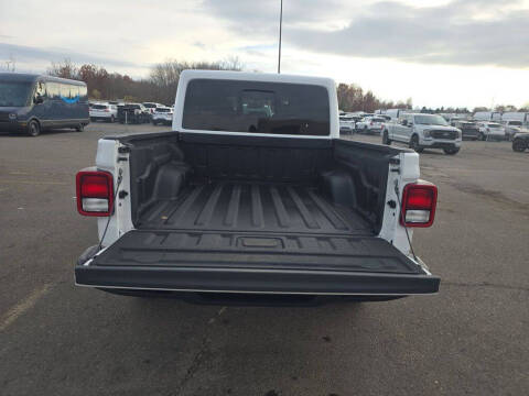 2024 Jeep Gladiator NightHawk