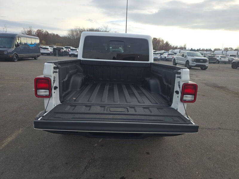 2024 Jeep Gladiator NightHawk