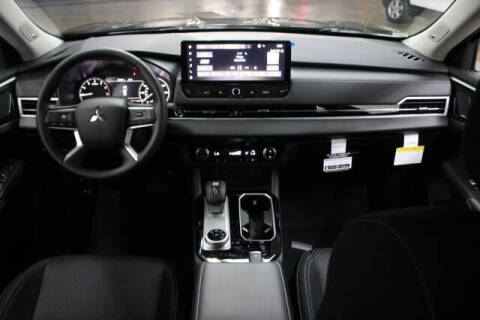 2026 Mitsubishi Outlander ES