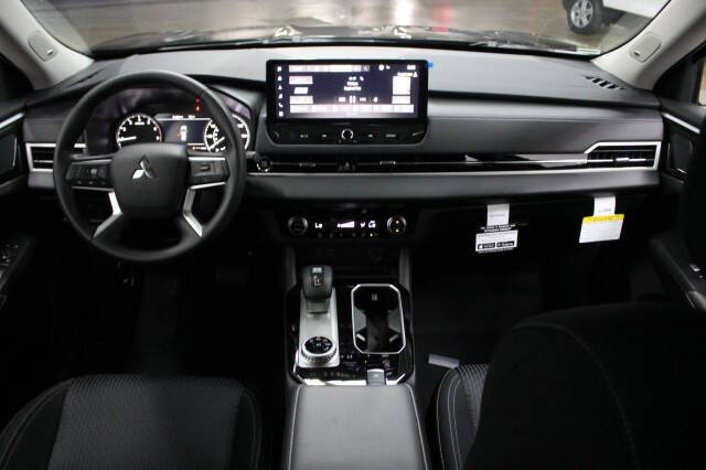 2026 Mitsubishi Outlander ES