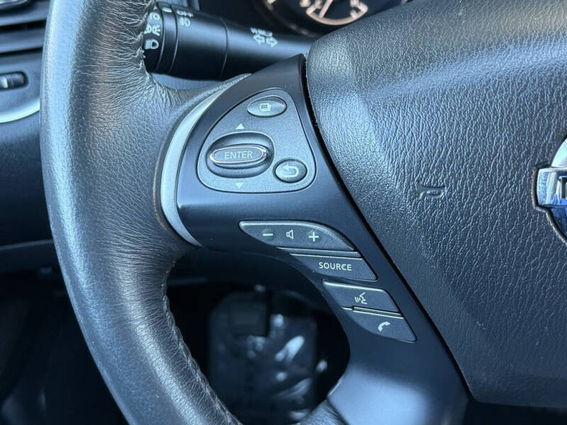 2017 Nissan Pathfinder SV