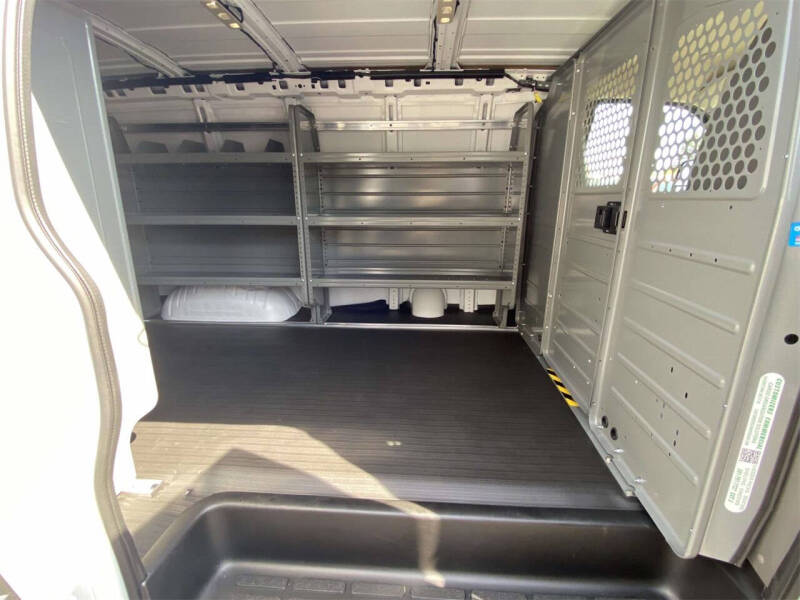 2025 Chevrolet Express 2500